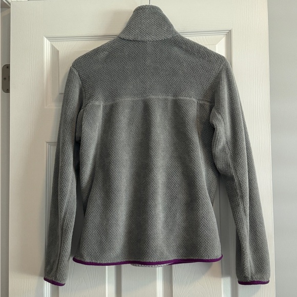 Patagonia Women's Re-Tool Snap-T Pullover fleece in grey with purple accents - Picture 2 of 4